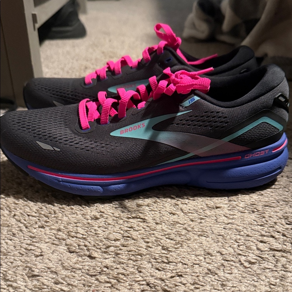 Brooks Women's Black and Pink Athletic Shoes